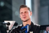 Nie tak Łukasz Piszczek wyobrażał sobie debiut. Jego drużyna kończyła mecz w dziewiątkę