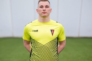 Blisko pięć miesięcy bez klubu. Wychowanek Pogoni Szczecin widziany na treningach z drugoligowcem