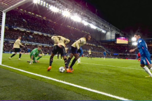 Dramat FC Barcelony! Samobój i czerwona kartka [WIDEO]