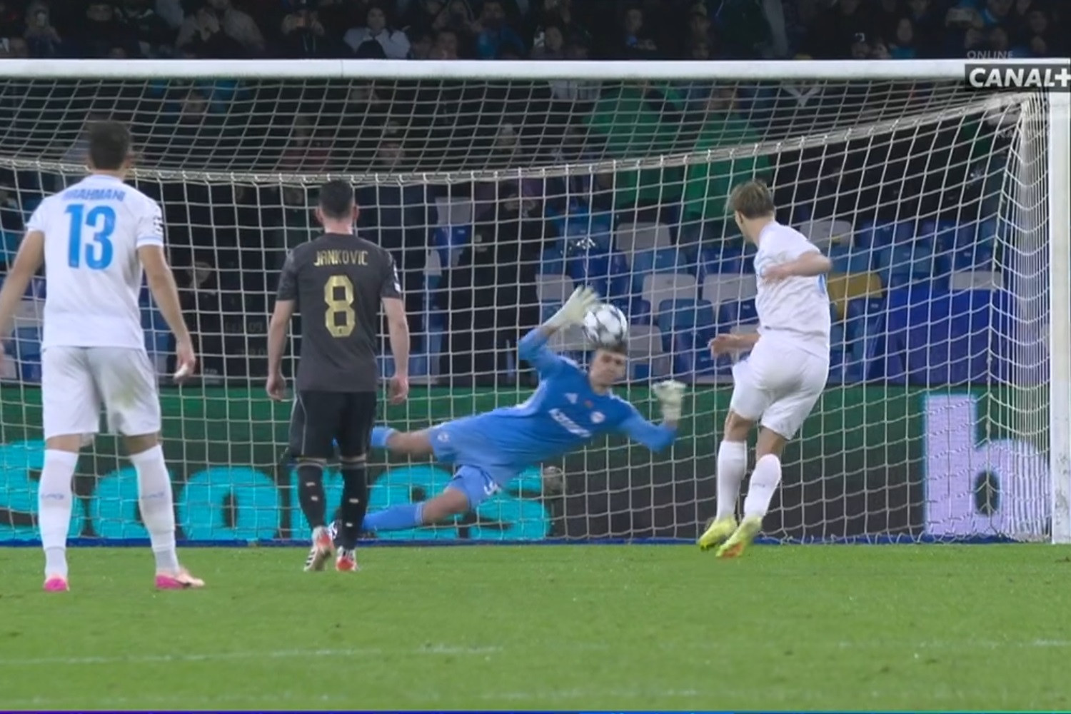 Mateusz Kochalski pracuje na wymarzony transfer. Zatrzymał Rasmusa Højlunda [WIDEO]