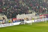 „[...] jak Judasz”. Kibice Rakowa Częstochowa z transparentem do Marka Papszuna