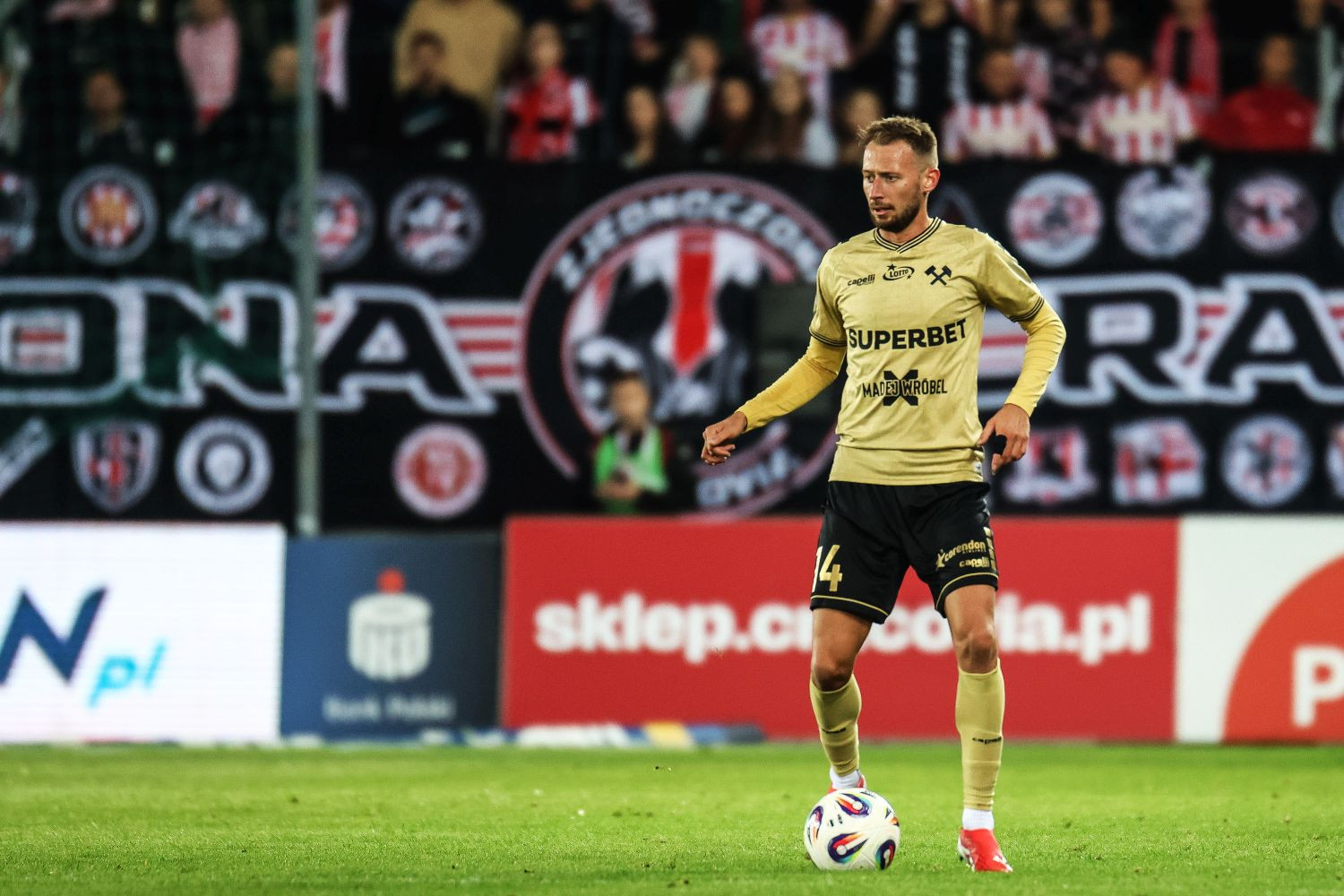 Czołowy pomocnik Ekstraklasy o grze w reprezentacji Polski. „Ja już jestem stary i mnie tam nikt nie chce”