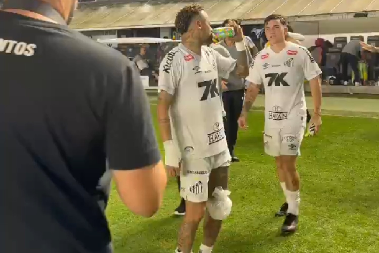 Neymar zagryzł zęby i został bohaterem. Gol oraz asysta przybliżą Santos do utrzymania [WIDEO]