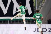 Lechia Gdańsk poszybowała wysoko. Pięć bramek i golazo Rifeta Kapicia [WIDEO]