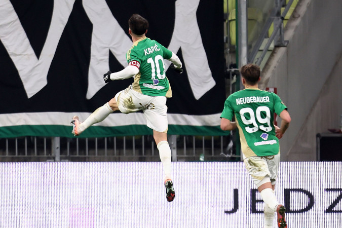 Lechia Gdańsk poszybowała wysoko. Pięć bramek i golazo Rifeta Kapicia [WIDEO]
