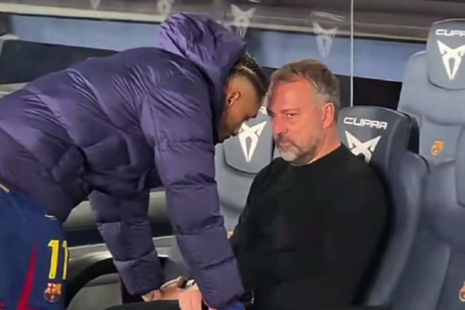 Dziwne zachowanie Hansiego Flicka po wygranym meczu. Raphinha wyjaśnia