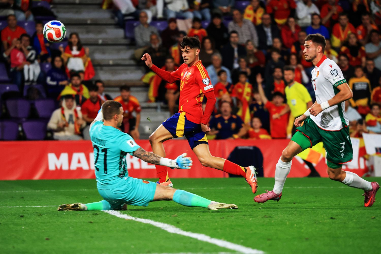 Lech Poznań kupi reprezentanta kraju?! Świetna okazja