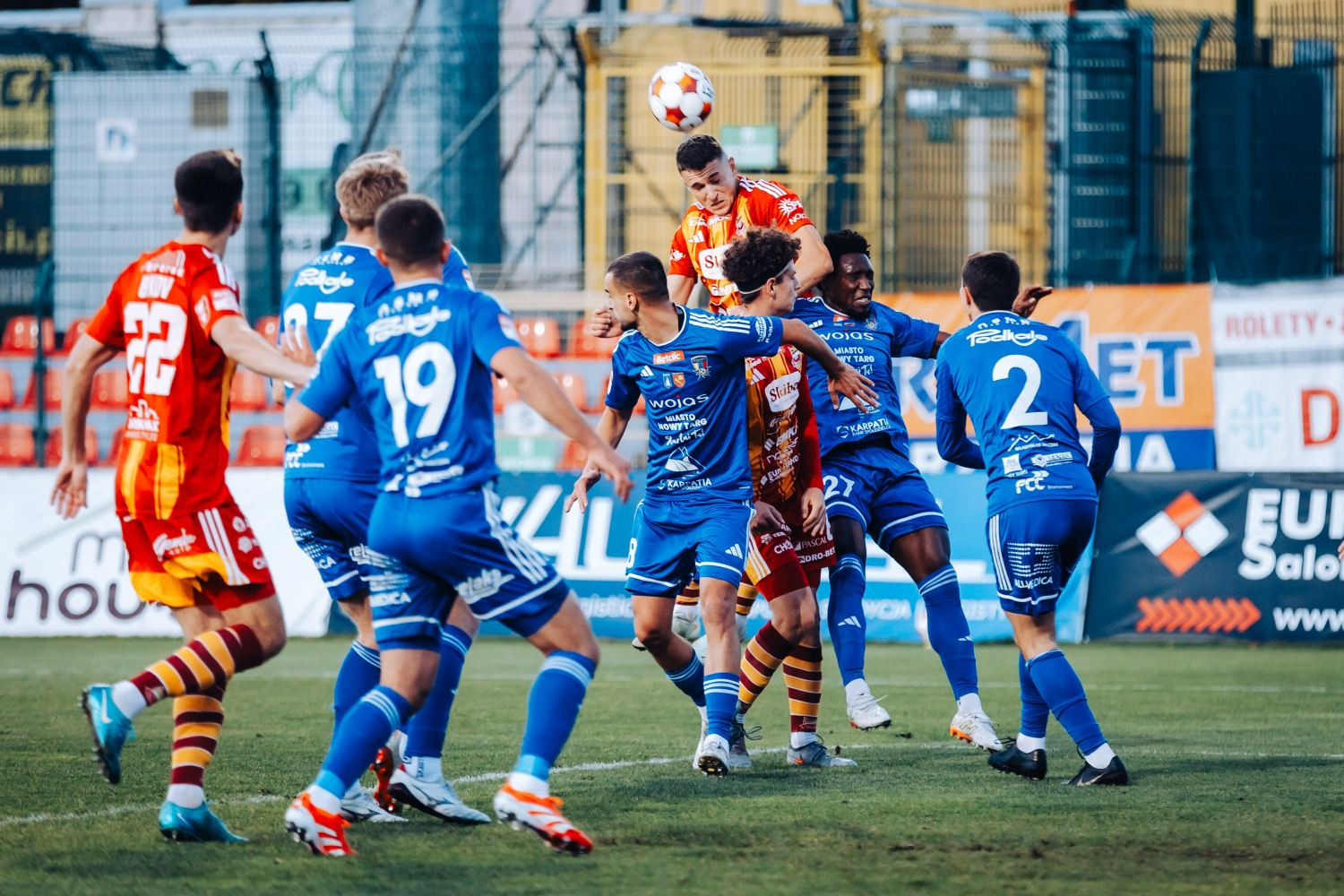 OFICJALNIE: Rewelacja II ligi testuje francuskiego pomocnika. Jesienią cztery gole