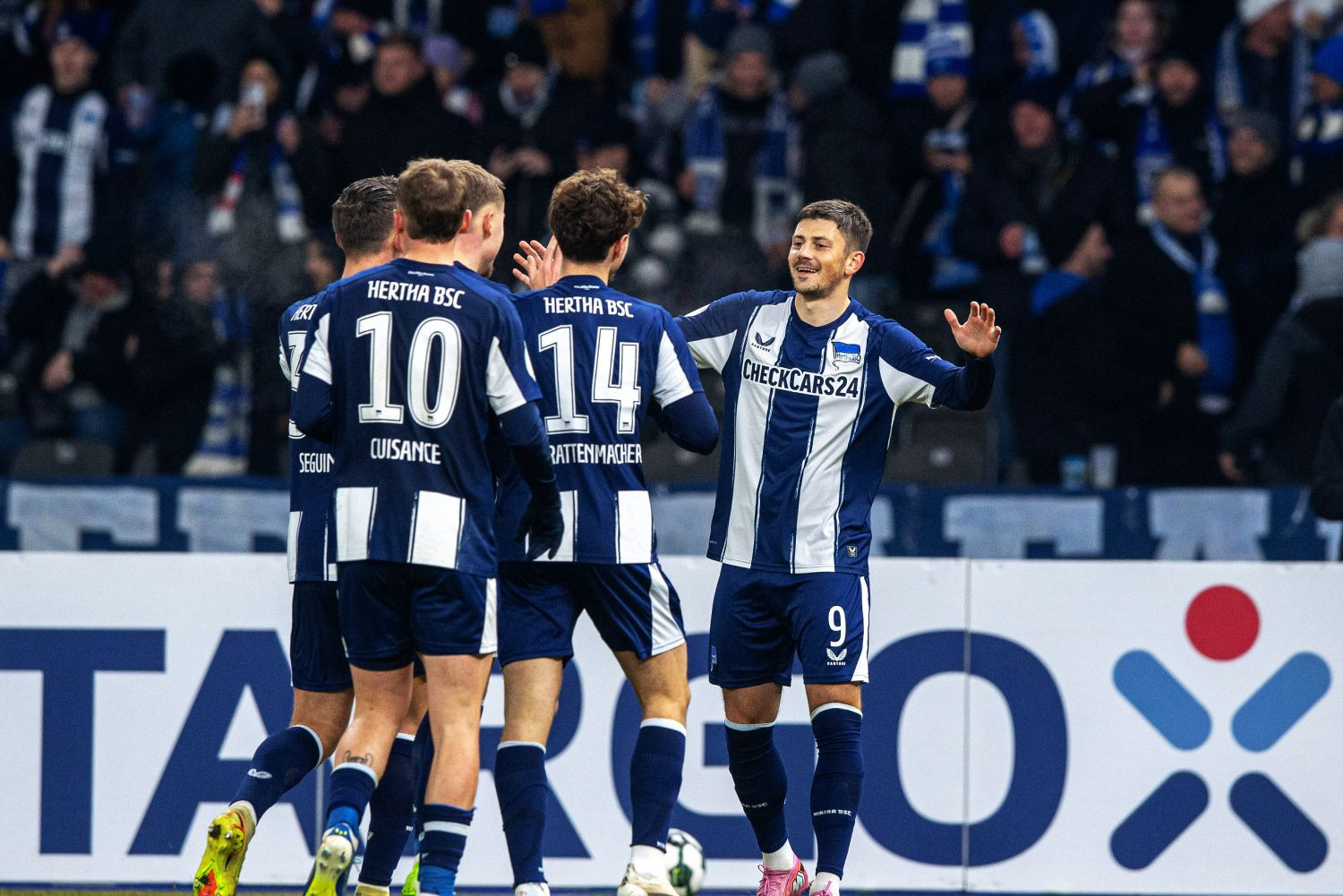 Jeszcze nie do Lecha Poznań. Wychowankowi bardzo zależy na tym transferze