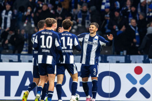 Jeszcze nie do Lecha Poznań. Wychowankowi bardzo zależy na tym transferze