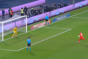 Były bramkarz Lechii Gdańsk perfekcyjnie wykonał rzut karny [WIDEO]