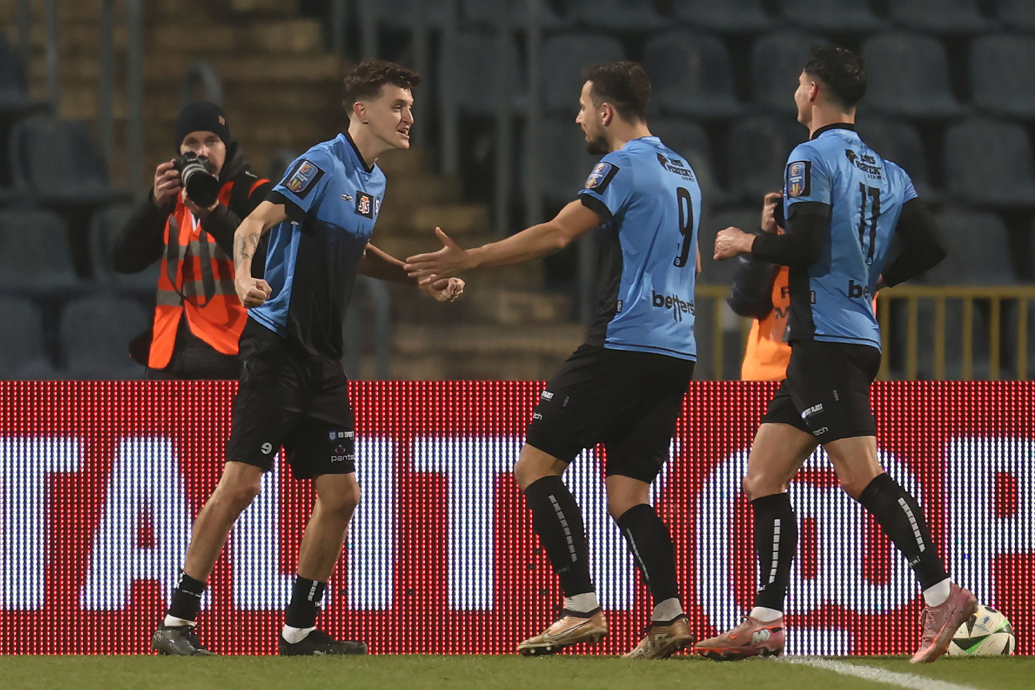 Bydgoszcz dziś nie zaśnie! Zawisza gromi Wisłę Kraków! [WIDEO]