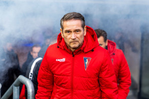 Trener Pogoni Szczecin skreślił zawodnika? „Szuka innego typu”