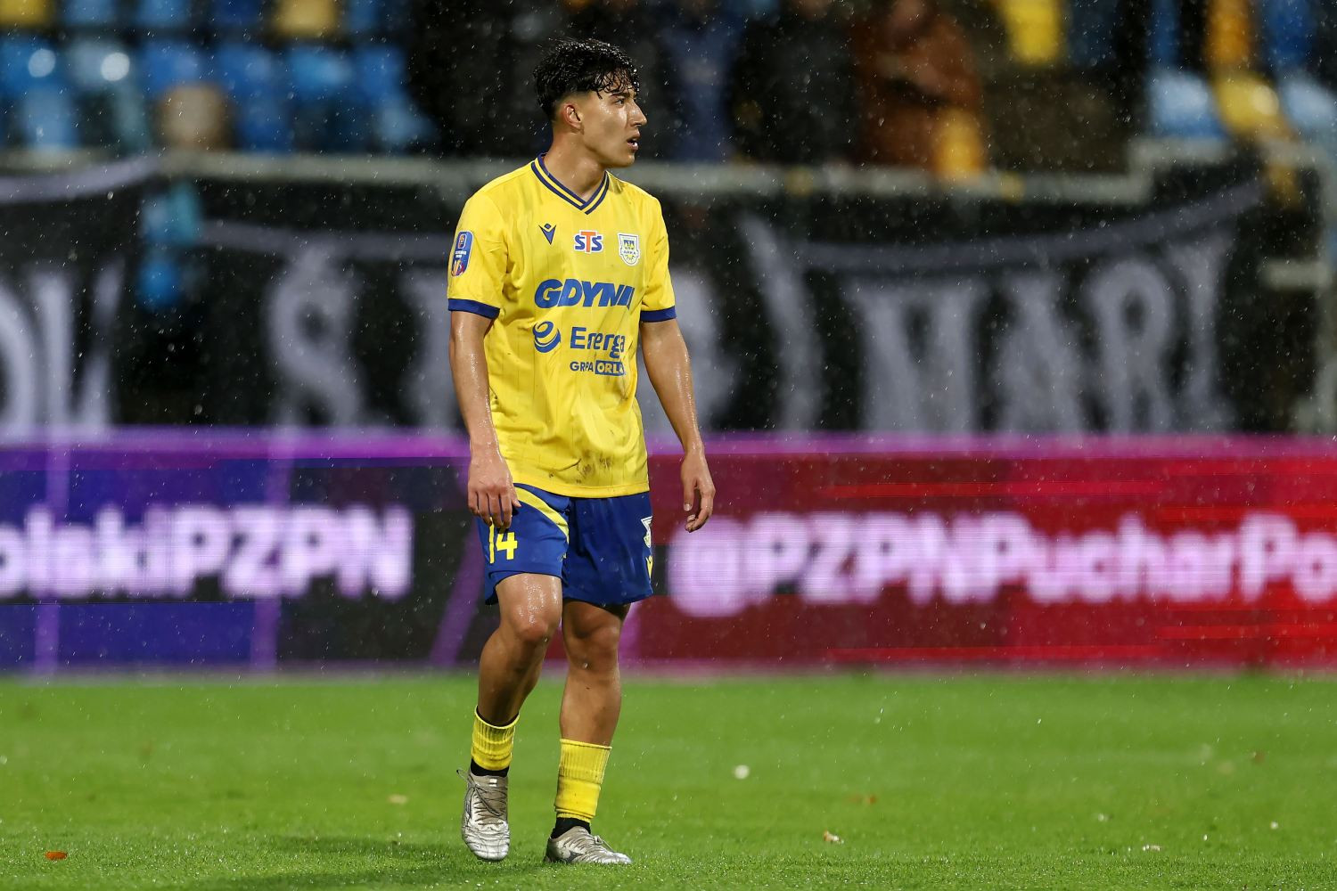 Dawid Szwarga z niego nie korzysta. Pomocnik wzbudza zainteresowanie Śląska Wrocław i Polonii Warszawa