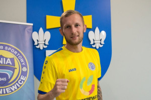 Pół miliona złotych za napastnika z II ligi. Szalona oferta