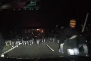 Kibice Rayo Vallecano pobici w drodze na mecz z Jagiellonią Białystok. 50 napastników