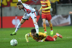 Jeden gol Hiszpana to za mało. Jagiellonia Białystok z pierwszą porażką w Lidze Konferencji [WIDEO]