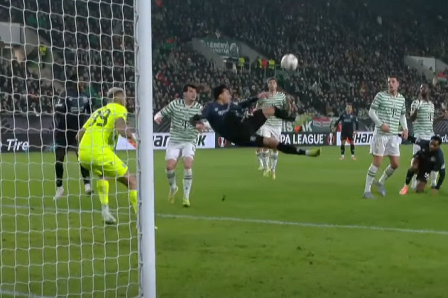 To gol piątej kolejki fazy ligowej Ligi Europy? Dwie przewrotki w jednej akcji! [WIDEO]