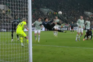 To gol piątej kolejki fazy ligowej Ligi Europy? Dwie przewrotki w jednej akcji! [WIDEO]