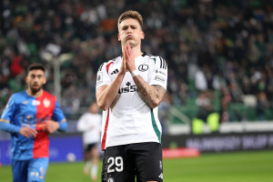 Michał Chrapek znów pogrążył Legię Warszawa! Piast Gliwice ucieka ze strefy spadkowej, zostawiając w niej „Wojskowych” [WIDEO]