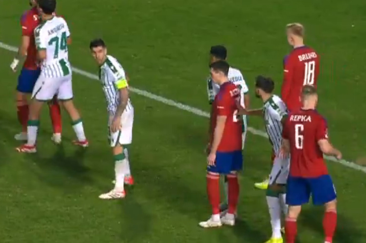 LIVE: Raków Częstochowa aktualnie pierwszy! Powtórzony karny Lecha Poznań [WIDEO]