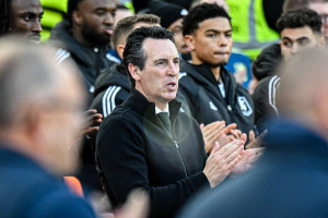 Dziesiąte zwycięstwo Aston Villi z rzędu! Fatalny błąd Matty'ego Casha z Manchesterem United nie przerwał passy [WIDEO]