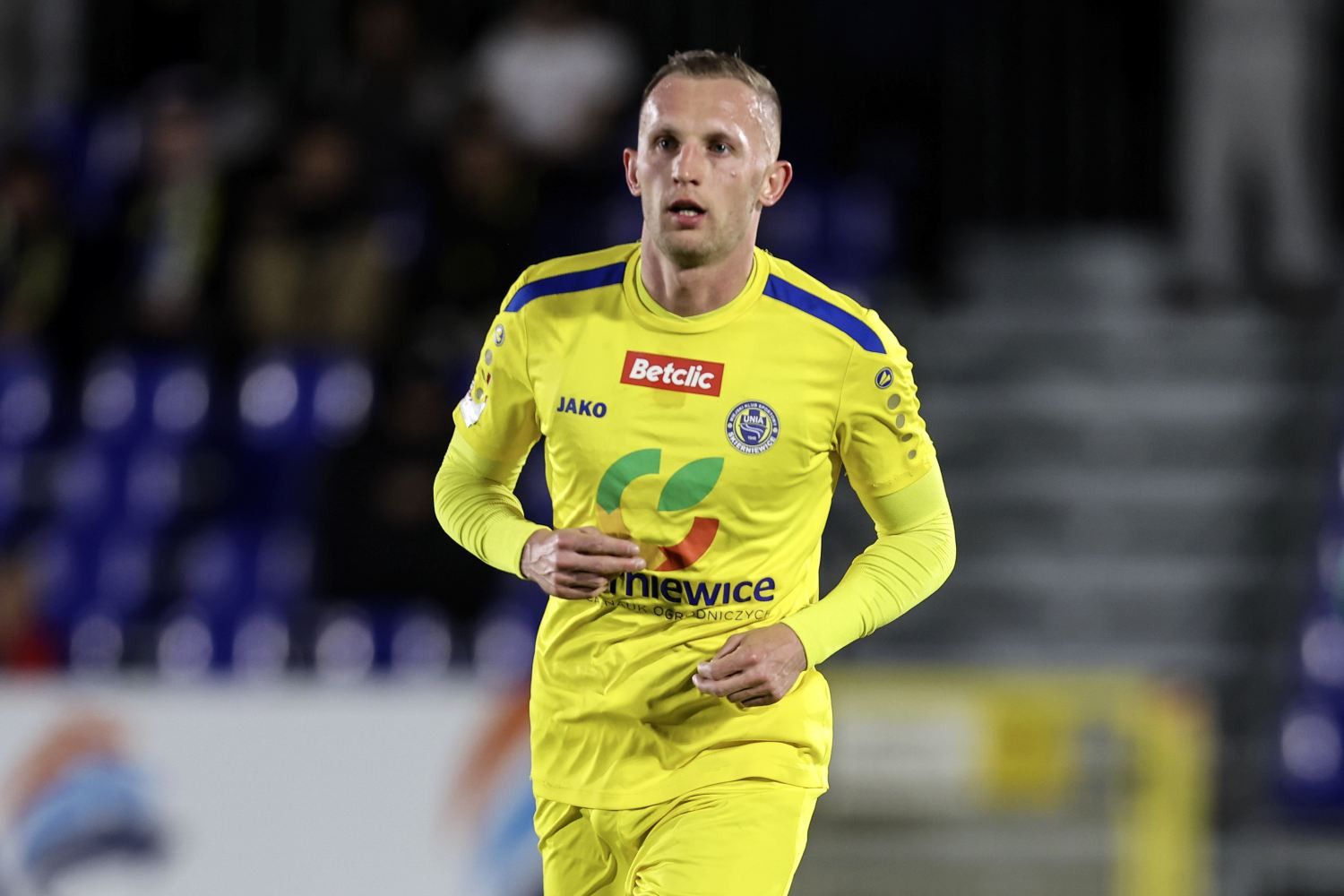 100 bramek od 2021 roku. OFICJALNIE: Lider klasyfikacji strzelców II ligi podpisał