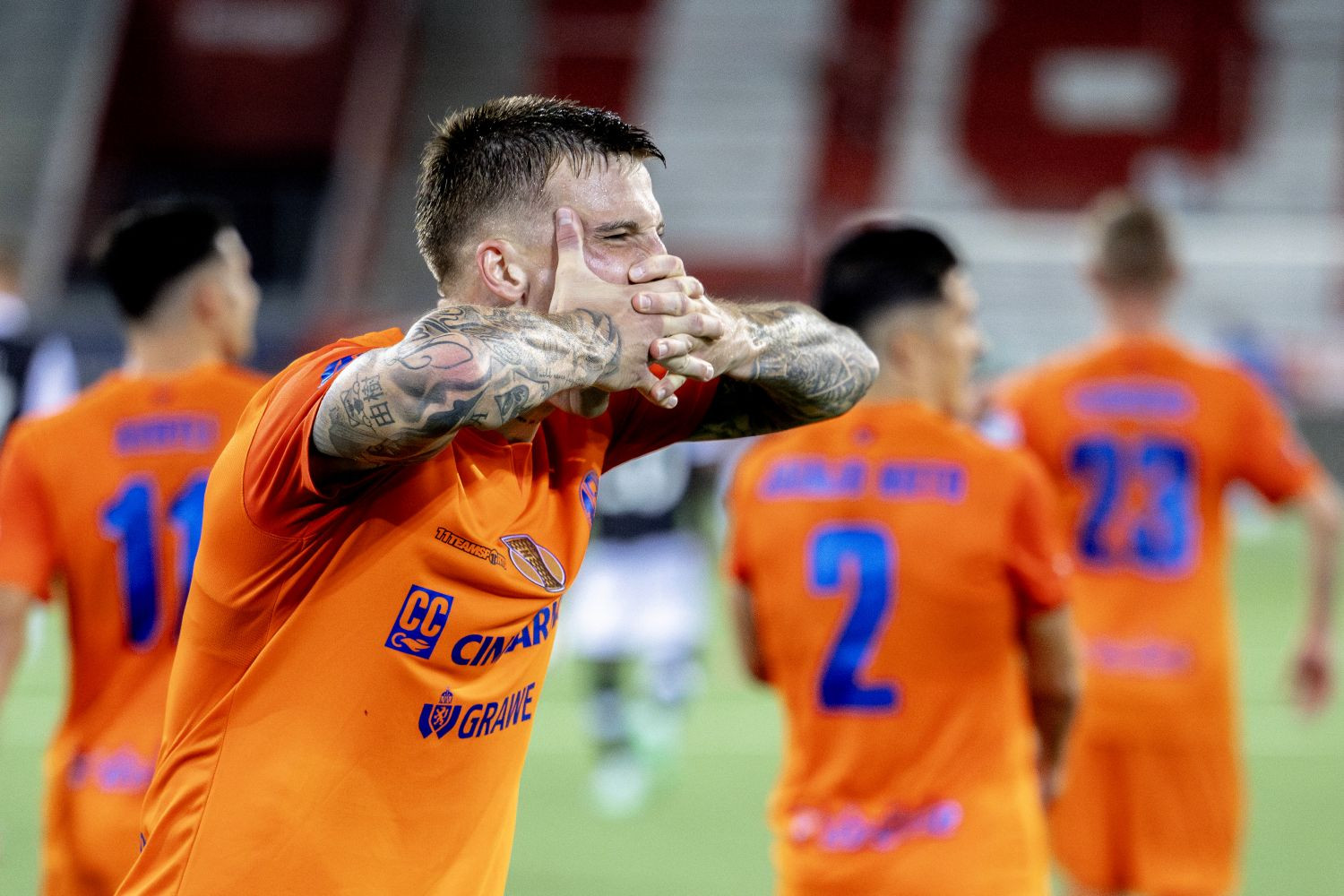 Ponad trzy miliony euro. Rozchwytywany napastnik raczej nie trafi do Polski