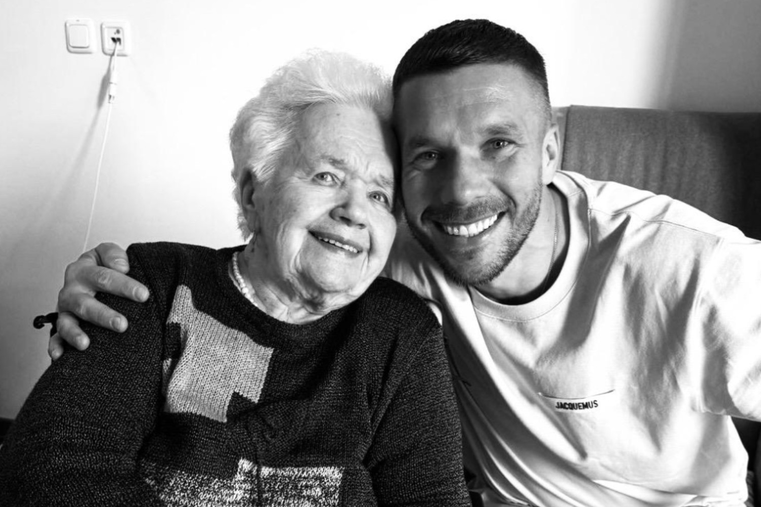 Zmarła ukochana babcia Lukasa Podolskiego. „Byłaś dla mnie jak druga matka”