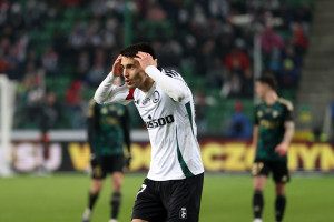 Niespodziewany kierunek transferu Bartosza Kapustki? Mają rozmawiać