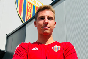 OFICJALNIE: Polonia Bytom zdecydowała. Pomocnik opuścił zespół już teraz