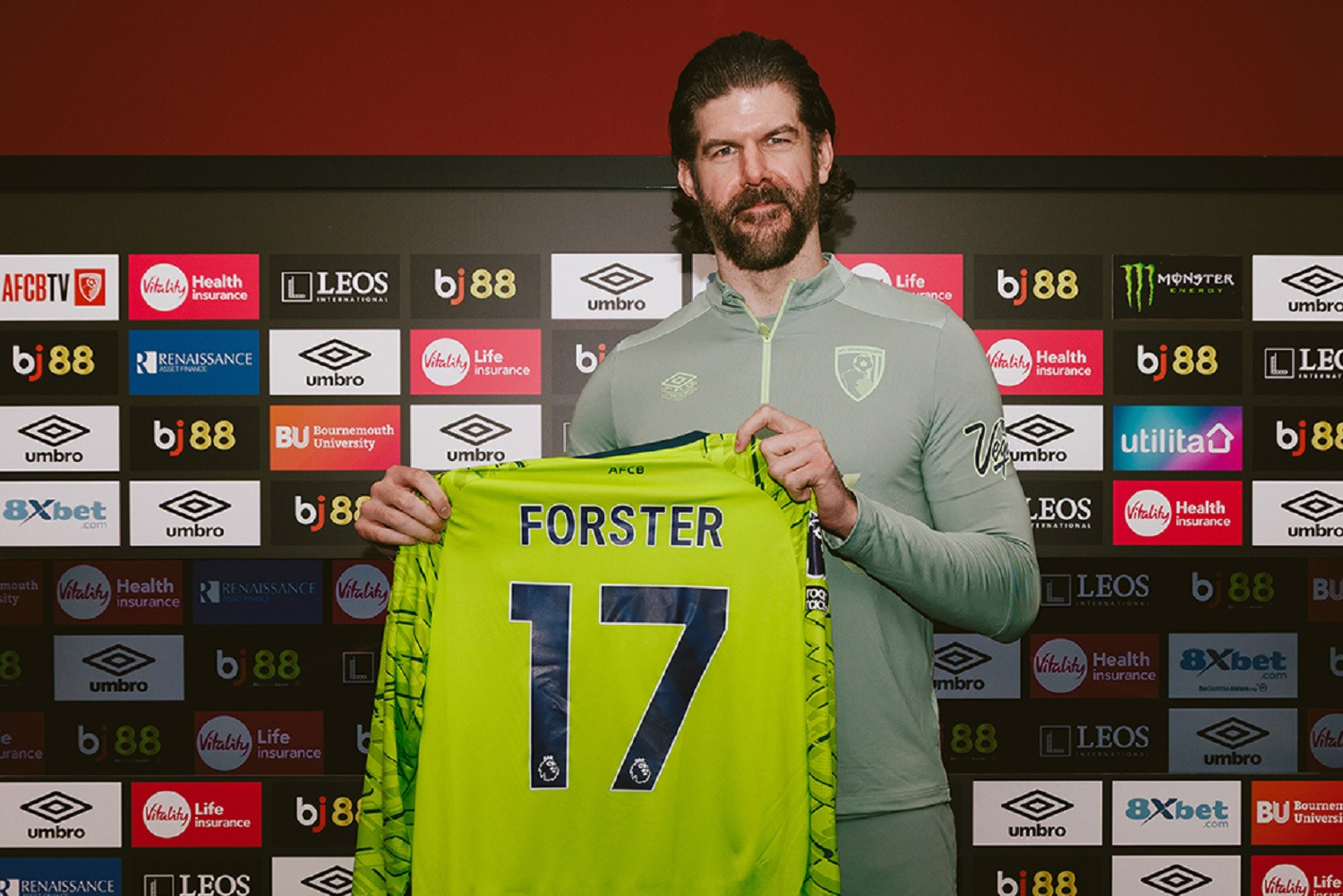 OFICJALNIE: Dawny rywal Artura Boruca wraca do Premier League. Czekał na to ponad pół roku