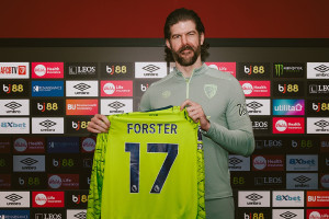 OFICJALNIE: Dawny rywal Artura Boruca wraca do Premier League. Czekał na to ponad pół roku