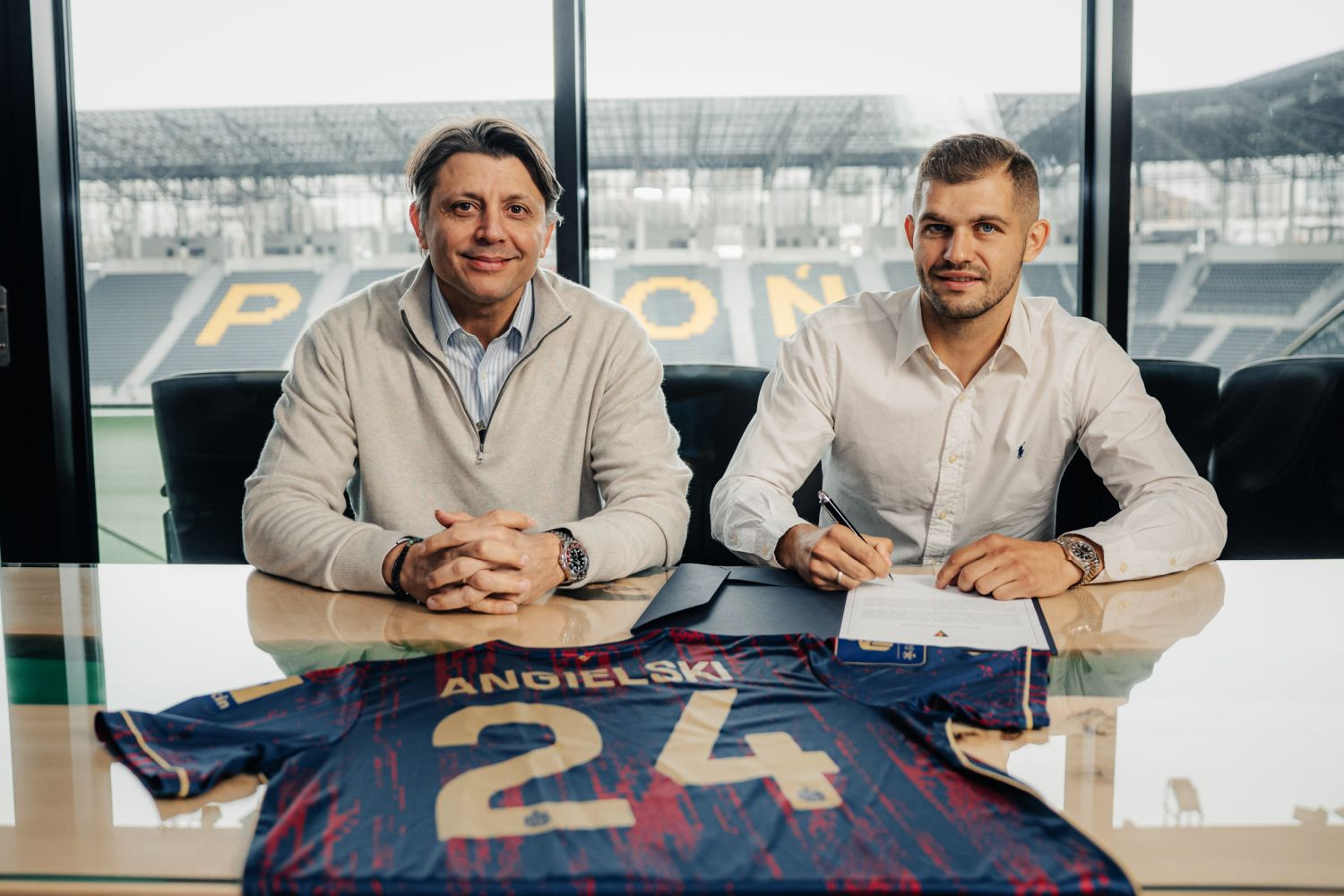 OFICJALNIE: Karol Angielski wrócił do Polski. To już szósty klub Ekstraklasy w jego karierze