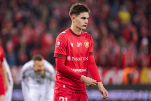 OFICJALNIE: Widzew Łódź wypożyczył 19-letniego obrońcę. Jest opcja wykupu