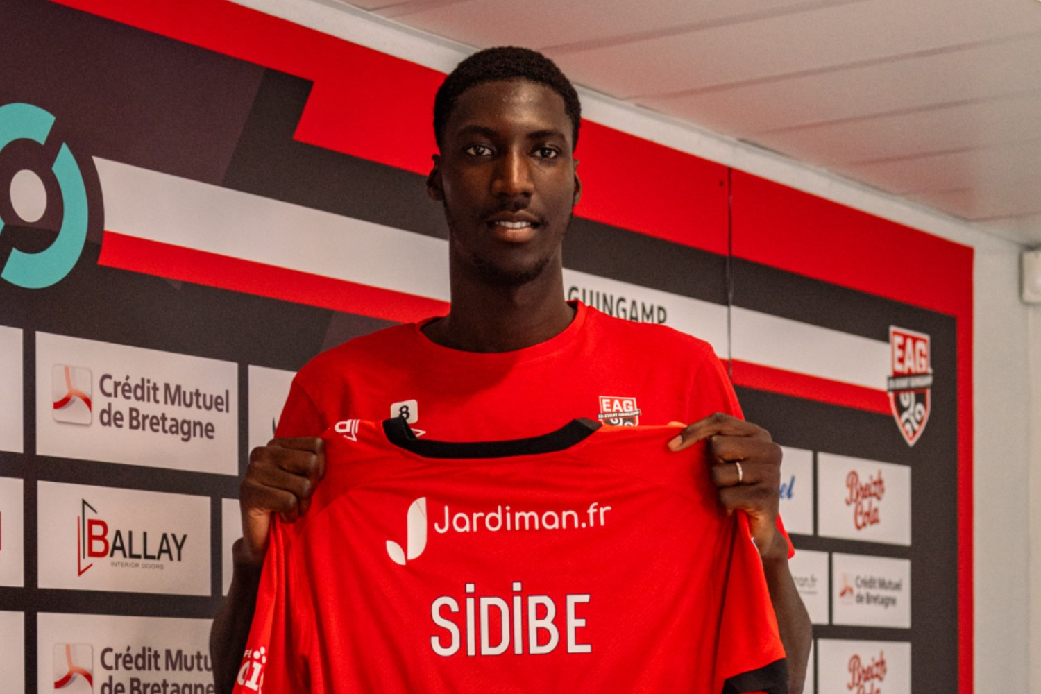 Cracovia powalczy o niego ze znanym klubem?! Ma dwa metry wzrostu