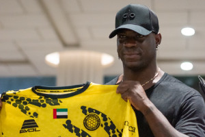 OFICJALNIE: Mogła być Wieczysta Kraków, są Zjednoczone Emiraty Arabskie. Mario Balotelli wraca do gry