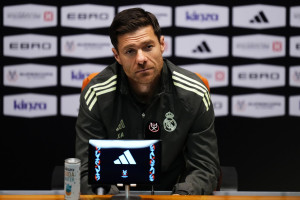 Ile Xabi Alonso spędzi na bezrobociu? Trzy wielkie kluby z Premier League mogą wykonać ruch