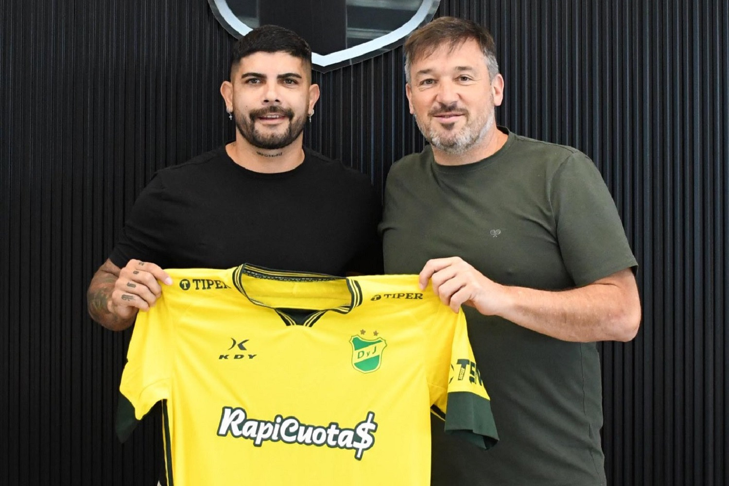 OFICJALNIE: 37-letni Éver Banega gra dalej