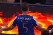 Jan Bednarek otwiera wynik w derbach! Efektowny gol Polaka [WIDEO]