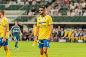 OFICJALNIE: Arka Gdynia rozwiązała kontrakt z obrońcą. Zastępstwo tuż-tuż