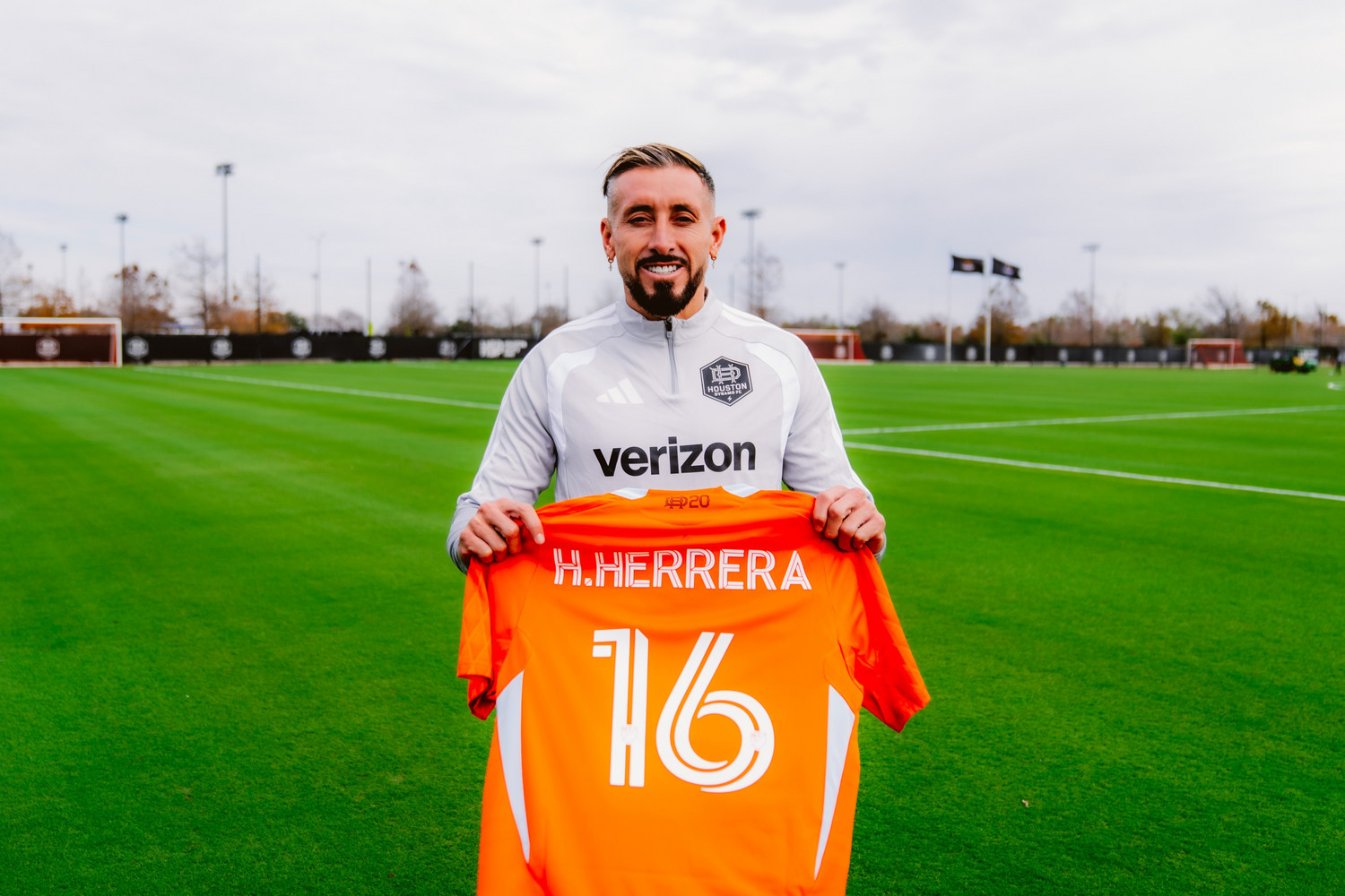OFICJALNIE: Héctor Herrera ponownie w MLS. Zagra z Mateuszem Boguszem?