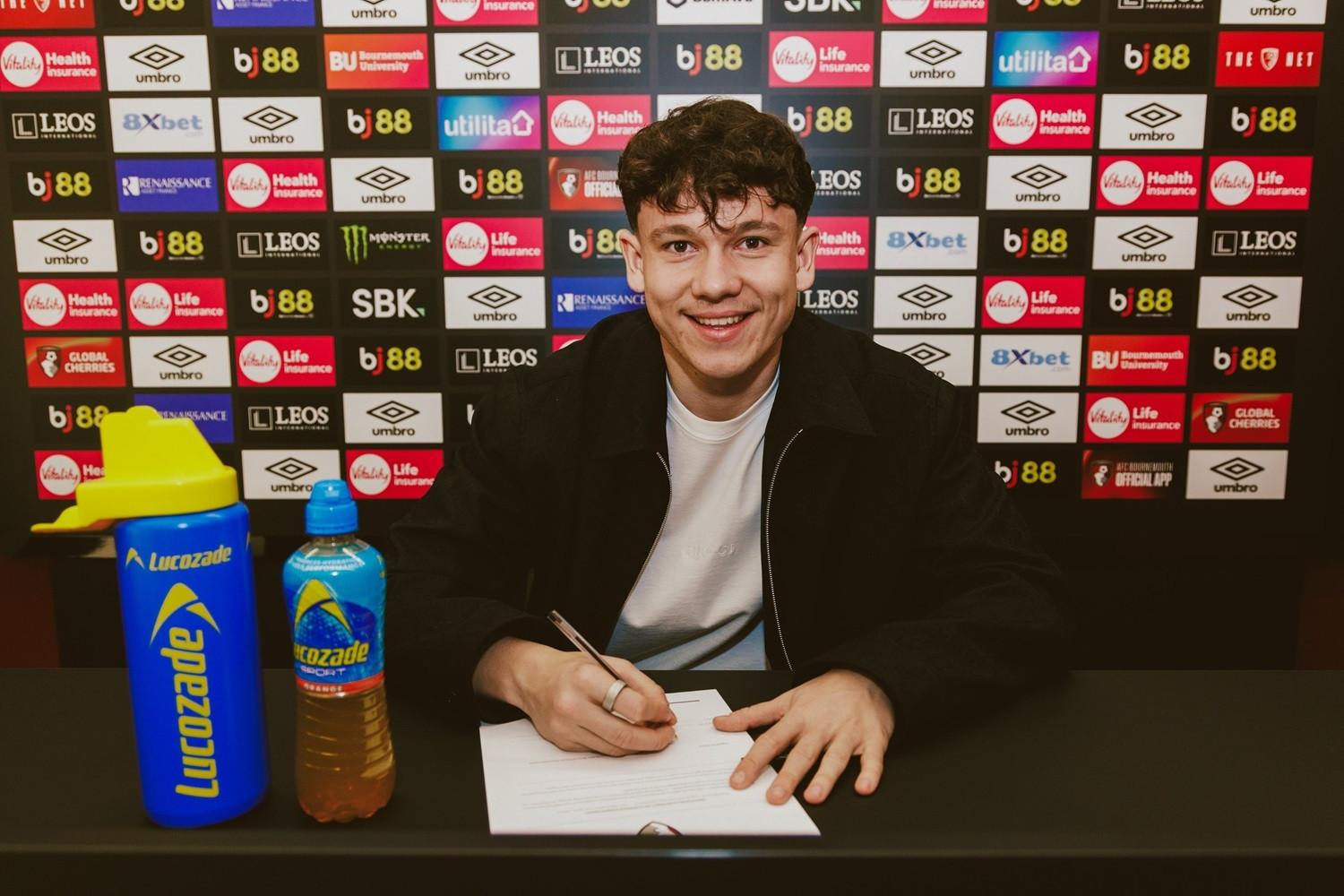 OFICJALNIE: Bournemouth kupiło pomocnika. Podwójny rekord sprzedażowy 36-krotnego mistrza kraju