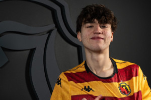 OFICJALNIE: Przebywał na testach w SSC Napoli, trafił do rezerw Jagiellonii Białystok. To 18-letni napastnik