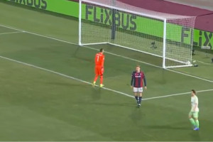 Koszmarny błąd reprezentanta Polski w Lidze Europy [WIDEO]