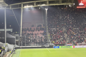 Start meczu Ligi Europy opóźniony. Kibice Genku wyrzuceni ze stadionu Utrechtu [WIDEO]