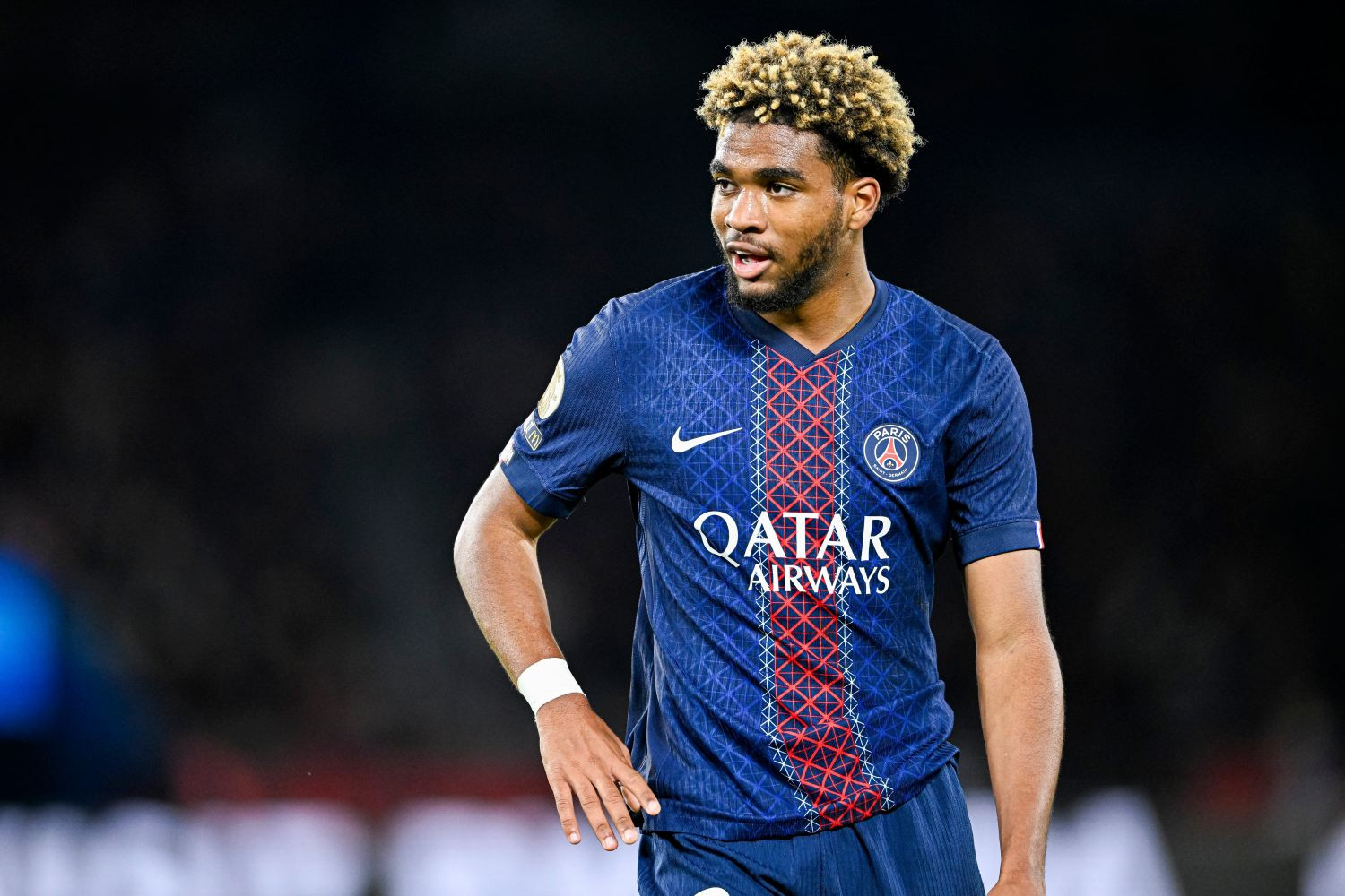 Chelsea dokona szturmu na PSG w deadline day?! Na jej celowniku 18-letni skrzydłowy