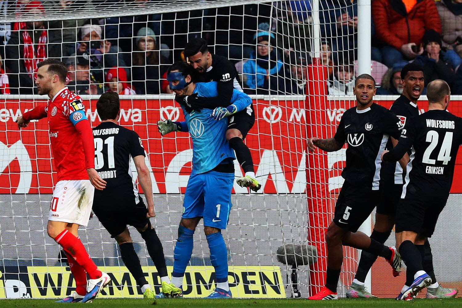 Kamil Grabara samodzielnym liderem. Następny obroniony rzut karny w tym sezonie [WIDEO]