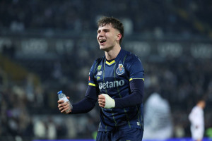 Francesco Farioli wierzy, że Oskar Pietuszewski rozwiąże problem FC Porto. „Dzięki niemu mamy większe pole manewru”