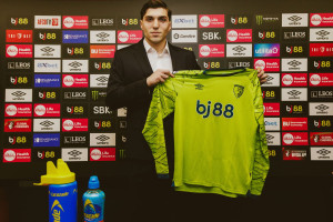 OFICJALNIE: Bournemouth wzmacnia rywalizację w bramce. Tej narodowości w „Wisienkach” jeszcze nie było